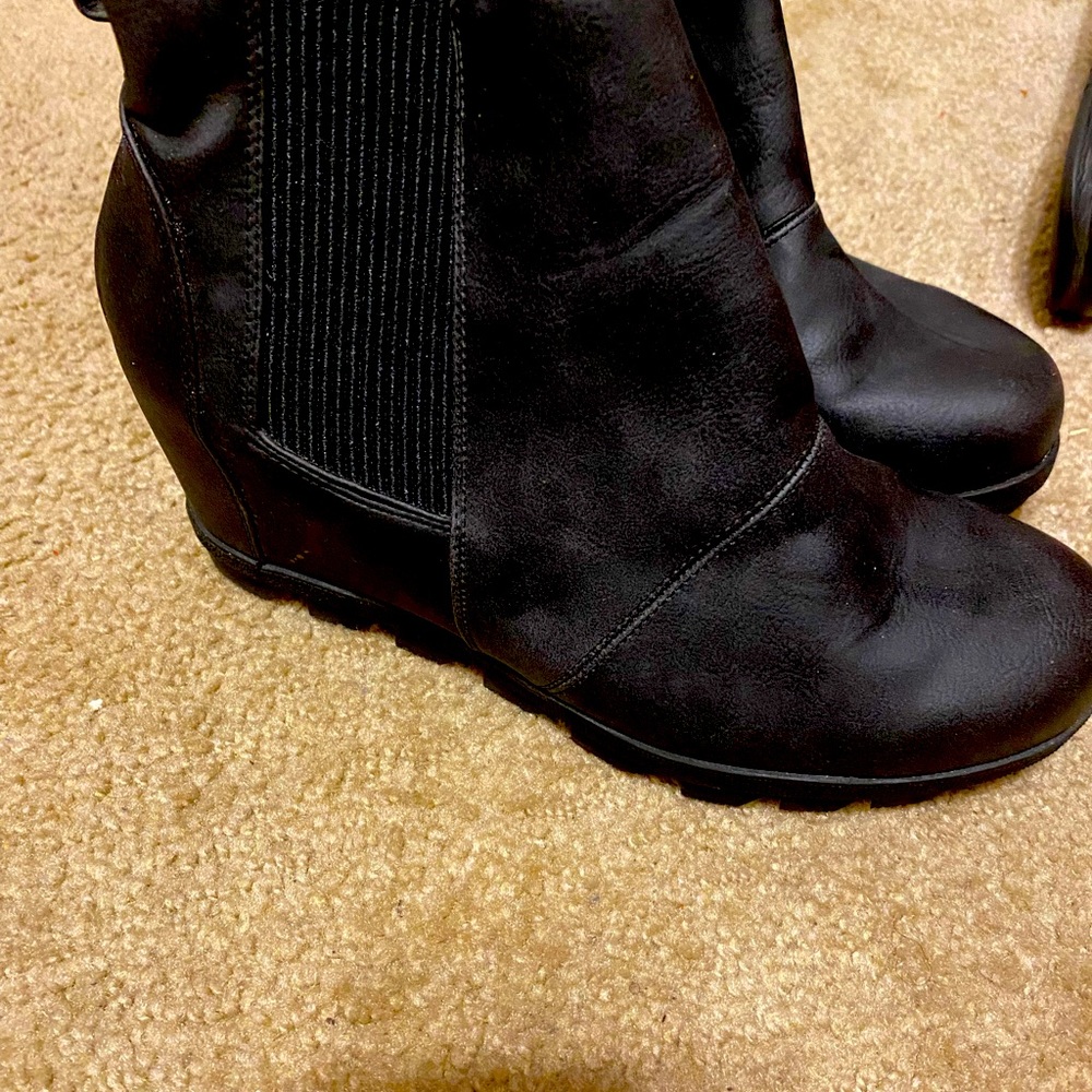 Time and True black leather ankle boot size 11